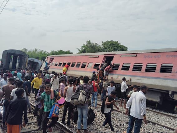 Dibrugarh Express Derailed: ਚੰਡੀਗੜ੍ਹ ਤੋਂ ਡਿਬਰੂਗੜ੍ਹ ਜਾ ਰਹੀ ਰਹੀ ਰੇਲ ਹੋਈ ਹਾਦਸੇ ਦਾ ਸ਼ਿਕਾਰ, ਪਟੜੀ ਤੋਂ ਉੱਤਰੇ ਡੱਬੇ, 4 ਦੀ ਮੌਤ, ਕਈ ਜ਼ਖ਼ਮੀ Dibrugarh Express Derailed: ਚੰਡੀਗੜ੍ਹ ਤੋਂ ਡਿਬਰੂਗੜ੍ਹ ਜਾ ਰਹੀ ਰਹੀ ਰੇਲ ਹੋਈ ਹਾਦਸੇ ਦਾ ਸ਼ਿਕਾਰ, ਪਟੜੀ ਤੋਂ ਉੱਤਰੇ ਡੱਬੇ, 4 ਦੀ ਮੌਤ, ਕਈ ਜ਼ਖ਼ਮੀ