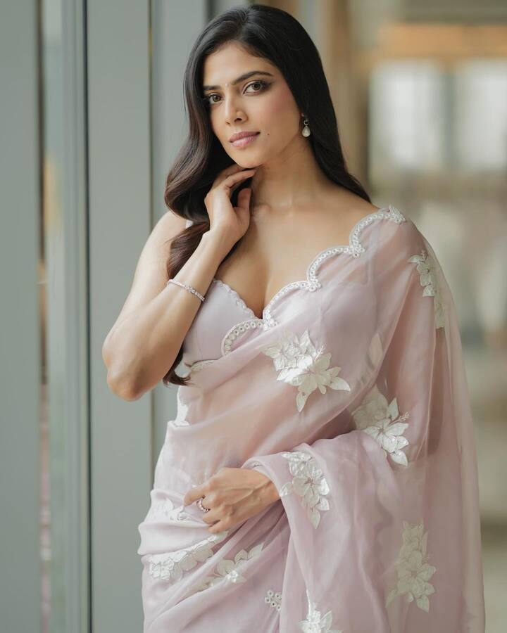 பா. ரஞ்சித் இயக்கத்தில் விக்ரம் நடிக்கும் 'தங்கலான்' படத்தில் முக்கியமான கதாபாத்திரத்தில் நடித்துள்ளார் மாளவிகா.