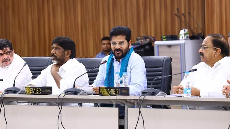 Chief Minister Revanth Reddy releases Rythu Runa mafi funds first phase Rythu Runamafi: తెలంగాణలో రుణమాఫీ నిధులు విడుదల - ఫేస్ 1లో రూ.6 వేలకోట్లకు పైగా జమ