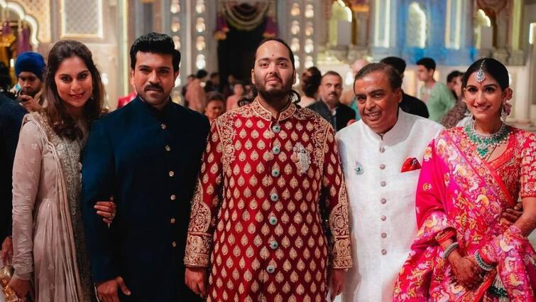 RRR actor Ram Charan and Upasana Konidela shares pics from Anant Radhika wedding on Instagram Ram Charan: అనంత్ అంబానీ పెళ్ళిలో మెగా కపుల్ - ముఖేష్ అంబానీకి అభివాదం చేస్తున్న రామ్ చరణ్ ఫోటో వైరల్