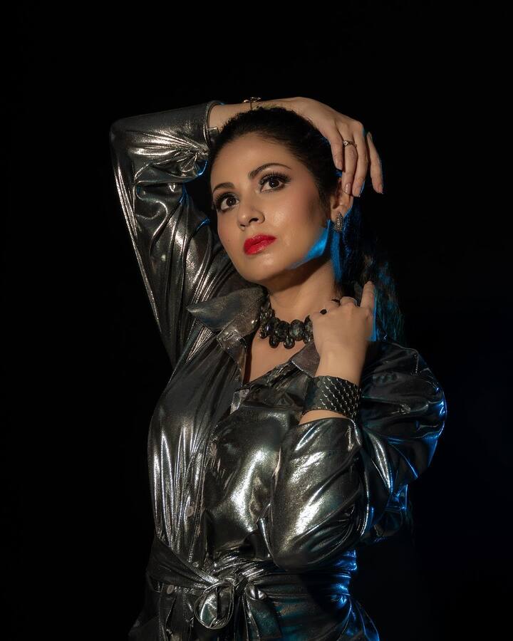 சதாஃப் முகமத் சையத் என்பதே நடிகை சதாவின் ரியல் பெயர்.மஹாராஷ்டிரா மாநிலத்தில் உள்ள ரத்னகிரியில் பிறந்தார்