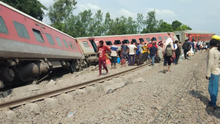 Dibrugarh Express Derail Train Accident in Gonda Mankapur People Reaction चंडीगढ़ से डिब्रूगढ़ जा रही ट्रेन गोंडा में पटरी से उतरी, चार की मौत, यात्रियों ने बताई आपबीती