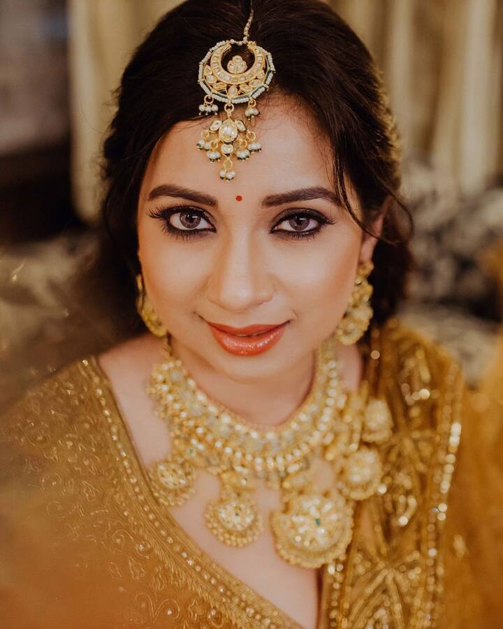 శ్రేయా వాయిస్ ఒక్కటే కాదు, అందంలోనూ ఆహా అనిపిస్తుంది. హీరోయిన్లకు తీసిపోని విధంగా ఉంటుంది. Photo Credit: shreyaghoshal/Instagram