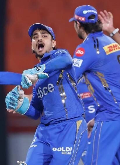 ਫਿਲਹਾਲ ਇਹ ਖਿਡਾਰੀ ਲੰਬੇ ਸਮੇਂ ਤੋਂ ਟੀਮ ਇੰਡੀਆ ਤੋਂ ਬਾਹਰ ਚੱਲ ਰਿਹਾ ਹੈ। ਭਾਰਤੀ ਕ੍ਰਿਕਟ ਕੰਟਰੋਲ ਬੋਰਡ ਨੇ ਅਨੁਸ਼ਾਸਨਹੀਣਤਾ ਕਾਰਨ ਈਸ਼ਾਨ ਕਿਸ਼ਨ ਨੂੰ ਕੇਂਦਰੀ ਕਰਾਰ ਤੋਂ ਹਟਾ ਦਿੱਤਾ ਹੈ। ਬੀਸੀਸੀਆਈ ਨੇ ਟੀਮ ਇੰਡੀਆ ਦੇ ਸਾਬਕਾ ਮੁੱਖ ਕੋਚ ਰਾਹੁਲ ਦ੍ਰਾਵਿੜ ਦੇ ਸੁਝਾਅ ਨੂੰ ਨਜ਼ਰਅੰਦਾਜ਼ ਕਰਨ ਲਈ ਉਨ੍ਹਾਂ ਦੇ ਖਿਲਾਫ ਕਾਰਵਾਈ ਕੀਤੀ ਸੀ।