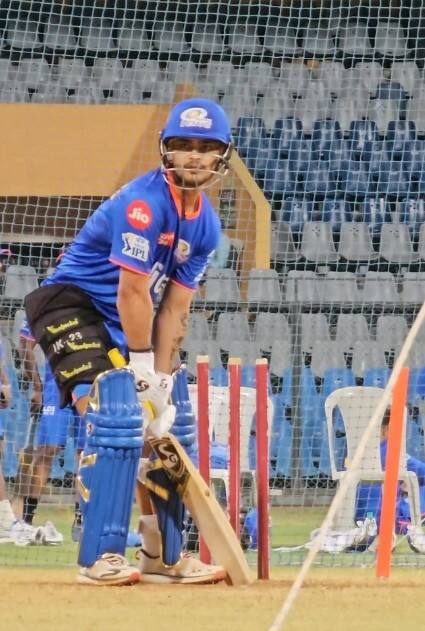 ਟੀਮ ਇੰਡੀਆ ਦੇ ਈਸ਼ਾਨ ਕਿਸ਼ਨ ਨੇ 27 ਵਨਡੇ ਮੈਚਾਂ 'ਚ ਹਿੱਸਾ ਲਿਆ ਹੈ ਅਤੇ 42.41 ਦੀ ਔਸਤ ਅਤੇ 102 ਤੋਂ ਜ਼ਿਆਦਾ ਸਟ੍ਰਾਈਕ ਰੇਟ ਨਾਲ 913 ਦੌੜਾਂ ਬਣਾਈਆਂ ਹਨ। ਇਸ ਦੌਰਾਨ ਈਸ਼ਾਨ ਨੇ ਵਨਡੇ ਕ੍ਰਿਕਟ 'ਚ ਦੋਹਰਾ ਸੈਂਕੜਾ ਵੀ ਲਗਾਇਆ ਹੈ। ਈਸ਼ਾਨ ਨੇ ਟੀਮ ਇੰਡੀਆ ਲਈ 32 ਟੀ-20 ਮੈਚਾਂ 'ਚ 25 ਤੋਂ ਜ਼ਿਆਦਾ ਦੀ ਬੱਲੇਬਾਜ਼ੀ ਔਸਤ ਨਾਲ 796 ਦੌੜਾਂ ਬਣਾਈਆਂ ਹਨ ਅਤੇ ਇਸ ਦੌਰਾਨ ਉਸ ਦਾ ਸਟ੍ਰਾਈਕ ਰੇਟ 125 ਦੇ ਕਰੀਬ ਰਿਹਾ ਹੈ।