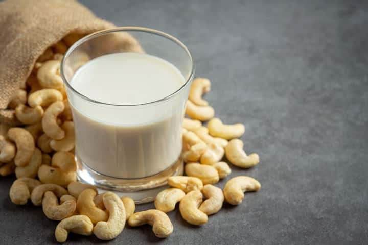 If you are slim and trying to gain weight, you should eat cashew nuts soaked in milk. By eating cashew nuts soaked overnight in whole milk, you will get a lot of protein and calories. This will increase your weight and you will become strong. Eating cashew nuts soaked in milk will strengthen your immune system. Thus, you will be protected from seasonal and bacterial diseases.