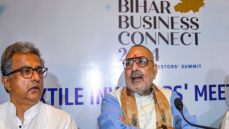 BJP leader Giriraj Singh statement on textile industry in Bihar at investor meet in Patna ann Giriraj Singh: बिहार में कहां-कहां लगेगी टेक्सटाइल इंडस्ट्री? इन्वेस्टर मीट में मंत्री गिरिराज सिंह ने बताया अपना विजन