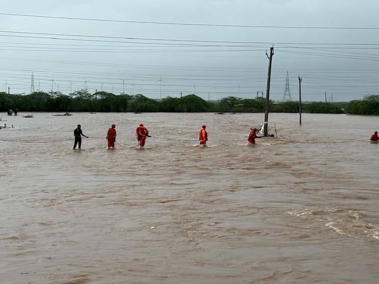 According to the forecast of the Meteorological Department, heavy rain is expected in 4 districts of Gujarat today Gujarat Rain Forecast: ગુજરાતના આ 4 જિલ્લામાં  અતિ ભારે વરસાદની ચેતવણી,  હવામાન વિભાગનું એલર્ટ