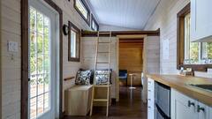 Vastu Tips : घरात 'या' 4 वस्तू ठेवा; आर्थिक चणचण होईल दूर, घरात नांदेल सुख-शांती