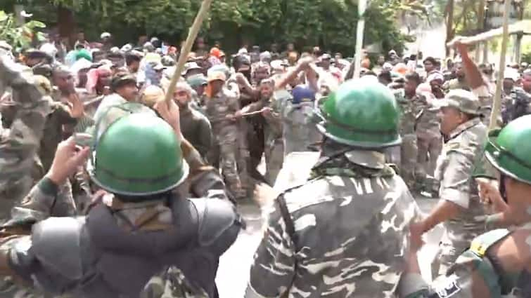 Jharkhand Assistant Police Protest in Ranchi for Salary Hikes and Regularization Jharkhand Police Lathi-Charge Protesting Contractual Police Assistants In Ranchi, State Govt Urges Ending Agitation