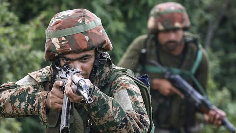 Jammu Kashmir Encounter Jawans Injured In Gunfight With Terrorists In Kupwara Kumkari area J&K Encounter: Army Jawan Killed In Op To Foil 'Pakistani' Infiltration Bid, Suspect Shot Dead