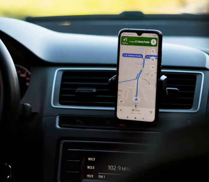 ਇਸ ਤੋਂ ਇਲਾਵਾ GPS ਅਤੇ ਲੋਕੇਸ਼ਨ ਸਰਵਿਸ ਵੀ ਫੋਨ ਦੀ ਬੈਟਰੀ ਨੂੰ ਪ੍ਰਭਾਵਿਤ ਕਰਦੀ ਹੈ। ਅਜਿਹੀ ਸਥਿਤੀ ਵਿੱਚ, ਇਸਨੂੰ ਬੰਦ ਰੱਖੋ।