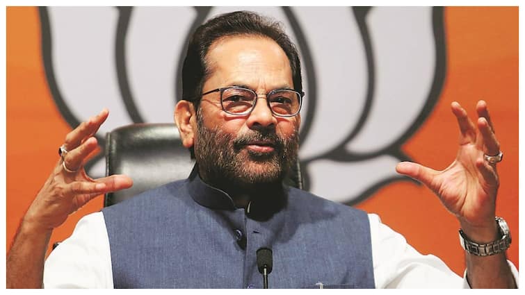 'आस्था के नाम पर...', कांवड़ यात्रा को लेकर आदेश पर मुख्तार अब्बास नकवी ने यूपी सरकार को दे दी बड़ी सीख