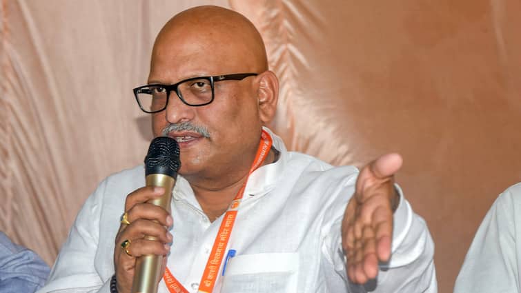 UP Congress Chief Ajay Rai Meet Akhilesh Yadav in jail Ayodhya and Attack Yogi Government kanwar yatra Name Plate जेल में बंद अखिलेश यादव से मिलने पहुंचे कांग्रेस नेता अजय राय, तुगलकी राजनीति का भी किया जिक्र