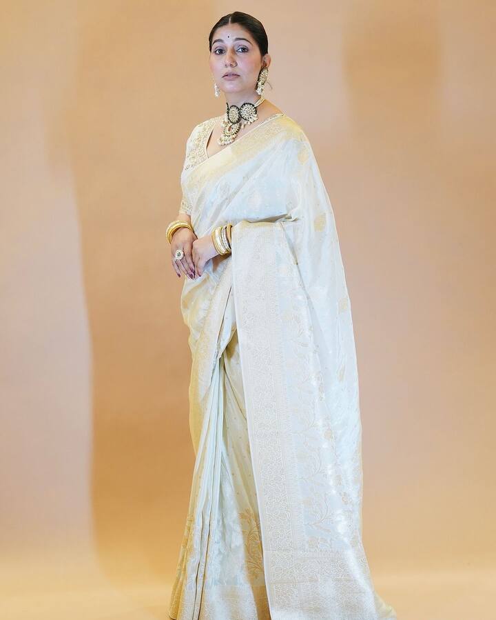 आज सपना चौधरी अपने एक ठुमके से ही फैंस को अपना दीवाना बना देती हैं. उनका डांस करने का स्टाइल हर किसी को पसंद आता है. सपना के फैंस उनके बारे में हर छोटी-बड़ी बात जानने के लिए काफी बेताब रहते हैं.