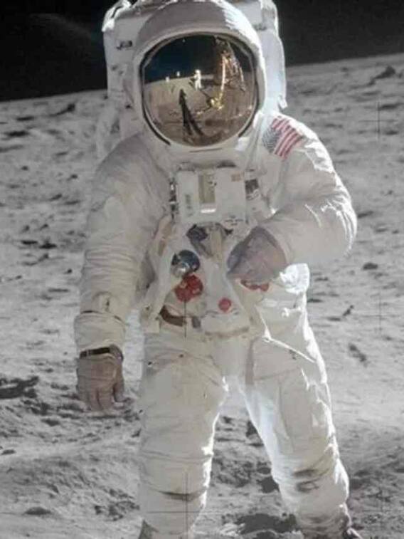 चांद पर अब तक कितने लोग गए हैं