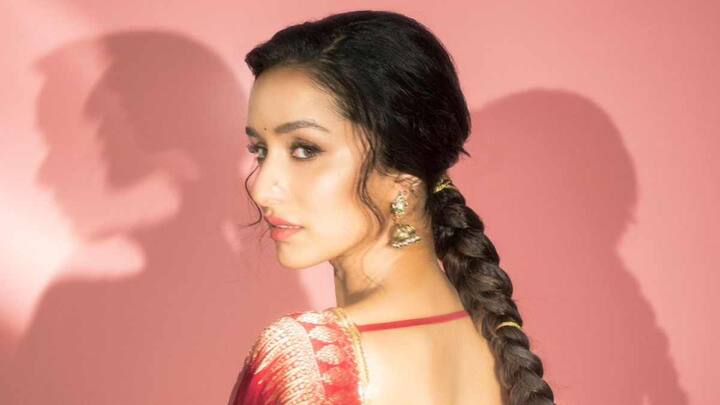 Shraddha Kapoor Photos: స్త్రీ 2’ తో మూవీతో వచ్చేందుకు సిద్ధమైంది శ్రద్ధా కపూర్.  ఈ మూవీ ట్రైలర్ లాంచ్ ఈవెంట్లో పెళ్లికి సంబంధించిన క్వశ్చన్ కి తెలివిగా ఆన్సరిచ్చింది శ్రద్ధా...