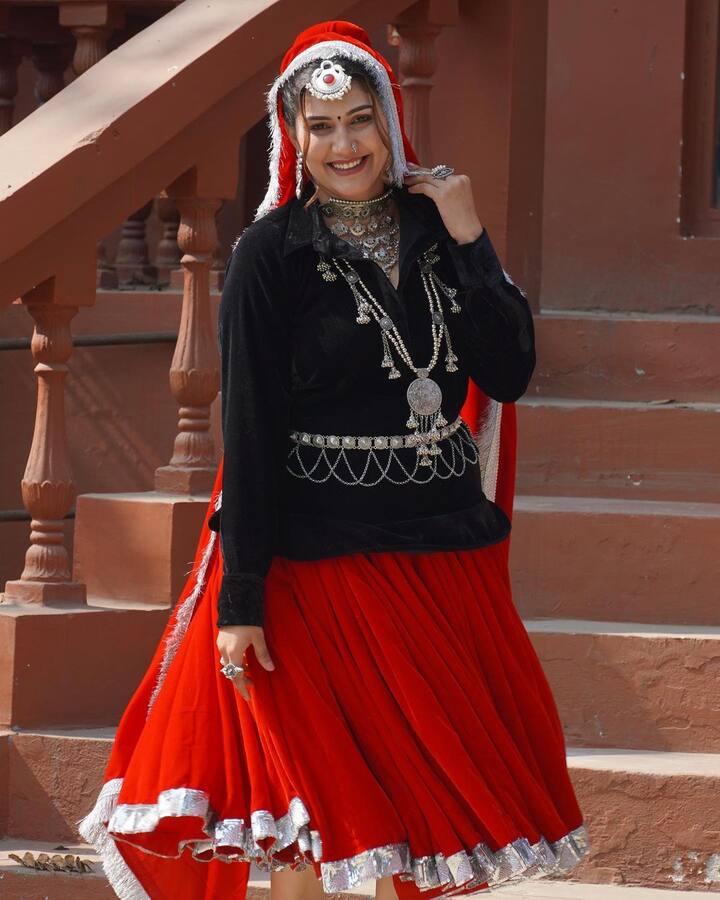 घर की जिम्मेदारी संभालने के चक्कर में सपना चौधरी ने डांस को ही अपना पेशा बनाना बेहतर समझा. इसीलिए पिता की मौत के बाद उन्होंने डांसिंग की तरफ रुख कर लिया.