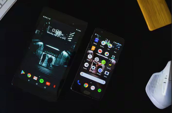 ਇਸ ਦੇ ਨਾਲ ਹੀ ਬੈਕਗ੍ਰਾਊਂਡ ਐਪਸ ਨੂੰ ਵਾਰ-ਵਾਰ ਬੰਦ ਨਾ ਕਰੋ। ਇਸ ਨਾਲ ਤੁਹਾਡੀ ਬੈਟਰੀ ਜ਼ਿਆਦਾ ਦੇਰ ਤੱਕ ਚੱਲ ਸਕਦੀ ਹੈ।