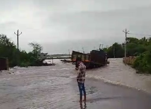 Porbandar Rain: પોરબંદર શહેર અને ગ્રામ્યમાં ધોધમાર વરસાદ, અનેક વિસ્તારો જગમગ્ન