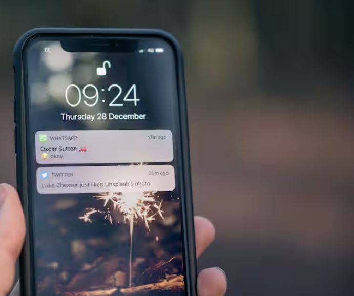 ਗੈਰ-ਜ਼ਰੂਰੀ ਐਪਲੀਕੇਸ਼ਨਾਂ ਦੀਆਂ ਪੁਸ਼ ਸੂਚਨਾਵਾਂ ਨੂੰ ਵੀ ਬੰਦ ਕਰੋ। ਇਸ ਦੇ ਨਾਲ ਹੀ, ਨੈੱਟਵਰਕ ਕਵਰੇਜ ਵਾਲੇ ਖੇਤਰ ਵਿੱਚ ਫ਼ੋਨ ਨੂੰ ਏਅਰਪਲੇਨ ਮੋਡ 'ਤੇ ਰੱਖੋ।