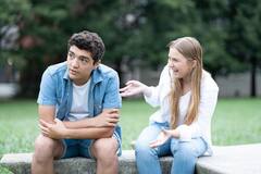 Relationship Tips: कई कोशिशों के बाद भी भाव नहीं दे रहा लड़का, तो अपनाएं ये टिप्स