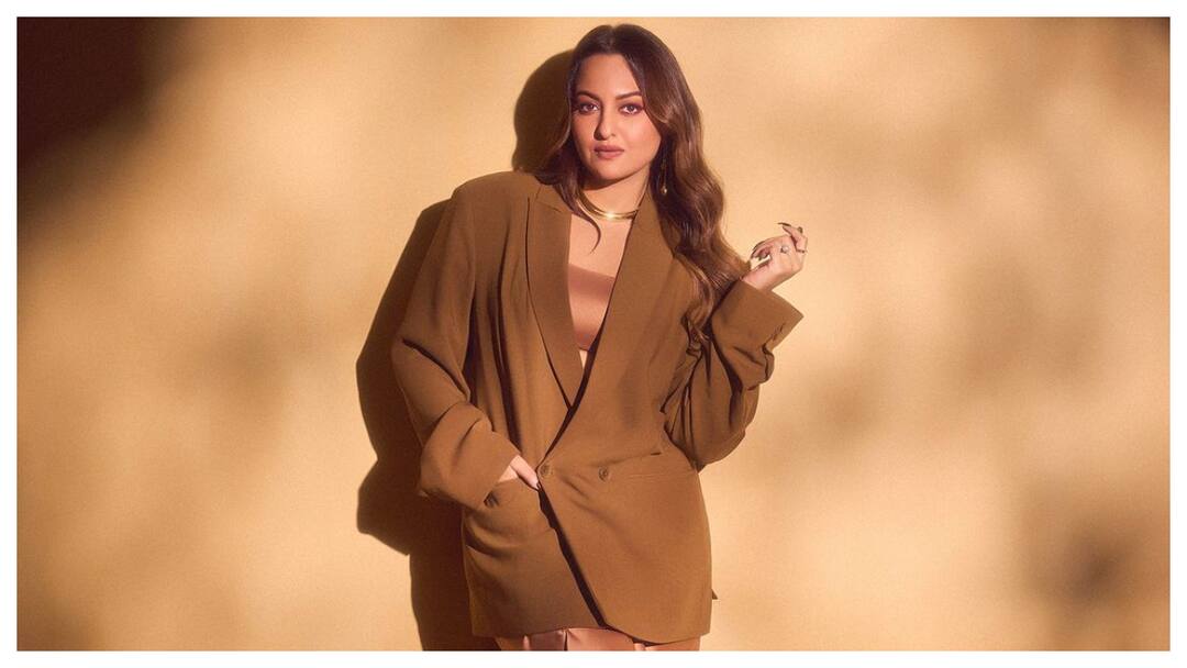 Sonakshi Sinha Looks Effortlessly Chic In Brown Blazer Set - See Pics Sonakshi Sinha Looks Effortlessly Chic In Brown Blazer Set - See Pics