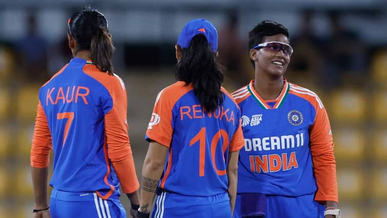 Pakistan women all out on 108 runs against india Womens Asia Cup T20 2024 IND vs PAk Deepti Sharma IND W vs PAK W: टीम इंडिया ने पाकिस्तान का निकाला दम, 108 रनों के स्कोर पर किया ढेर