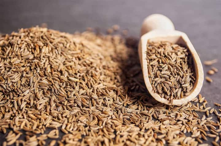 Relief during periods: Cumin reduces pain and cramps during periods. Its regular consumption relieves menstrual problems.