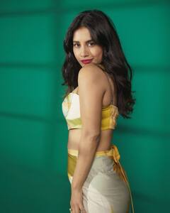 Nabha Natesh: డార్లింగ్ అంటూ రెచ్చగొడుతున్న నభా నటేశ్ - ఖతర్నాక్ ఫోజులతో హీటెక్కిస్తున్న ఇస్మార్ట్ బ్యూటీ