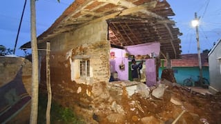 A laborer was killed when a house wall collapsed due to continuous rain தொடர் மழை காரணமாக வீட்டின் சுவர் இடிந்து விழுந்ததில் கூலி தொழிலாளி உயிரிழப்பு  கோவை அருகே சோகம்