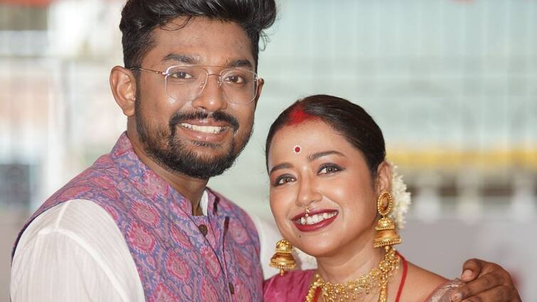 Shovan Ganguly and Sohini Sarkar shares Gaye Holud photo wedding Entertainment News Tollywood Shovan-Sohini: বৃষ্টিস্নাত সোহিনী শোভনের কাছে যেন 'নতুনের মতো', প্রকাশ্যে গায়ে হলুদের ছবি