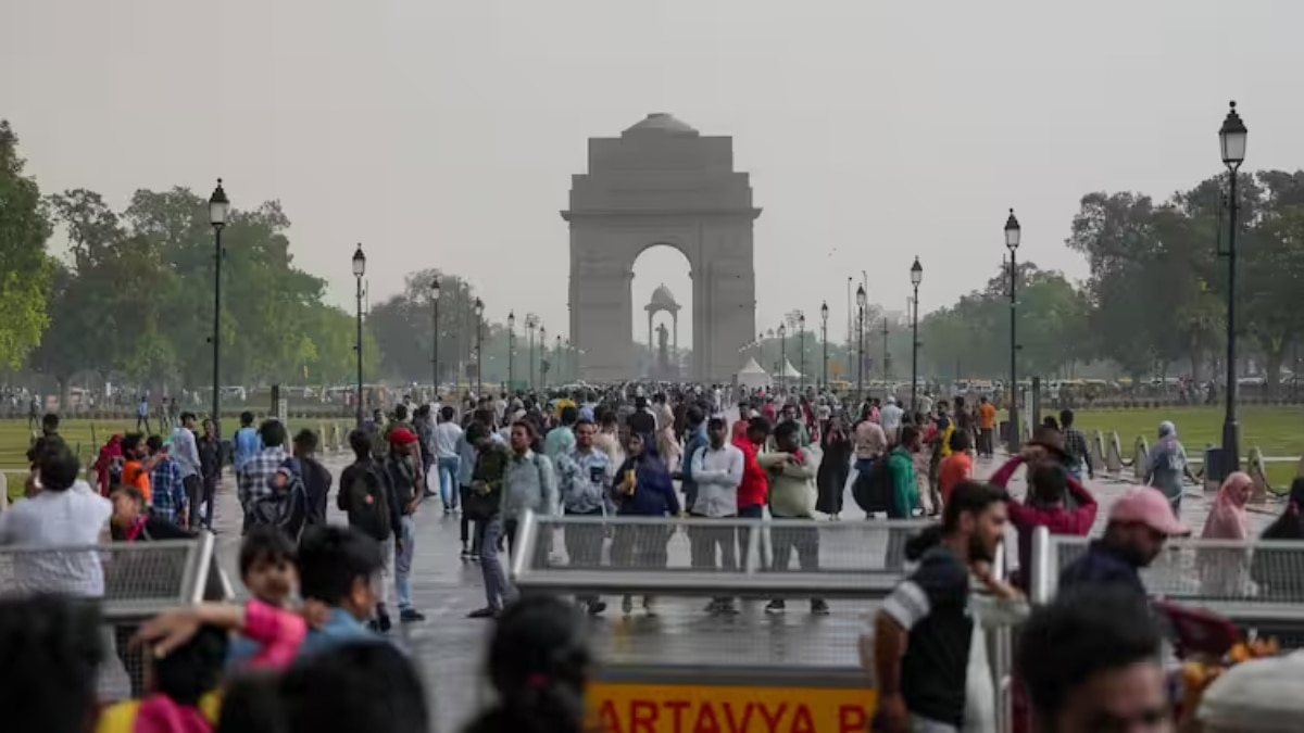 Delhi Weather: दिल्ली में आज बारिश का अनुमान, IMD ने बताया अगले 3 दिनों तक कैसा रहेगा मौसम?