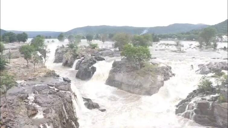 45 thousand cubic feet increase in flow in Cauvery river as of 11 am காவிரி ஆற்றில்  நீர்வரத்து 45 ஆயிரம் கன அடியாக அதிகரிப்பு! பரிசல் இயக்க தடை