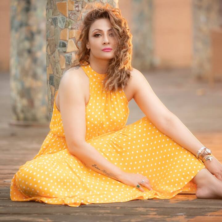 टीवी पर केमोलिका बनकर दर्शकों के दिलों में जगह बनाने वाली एक्ट्रेस उर्वशी ढोलकिया बिग बॉस में भी देखी जा चुकी हैं. एक समय में टीवी इंडस्ट्री में राज करने वाली इस एक्ट्रेस का धीरे-धीरे स्टारडम कम होता चला गया और आज उर्वशी टीवी स्क्रीन से दूर हैं.