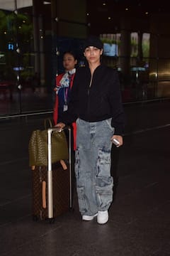 काली जैकट...सिर पर टोपी, एयरपोर्ट पर बेहाल सी नजर आईं मलाइका अरोड़ा, देखें एक्ट्रेस के नो मेकअप लुक की तस्वीरें