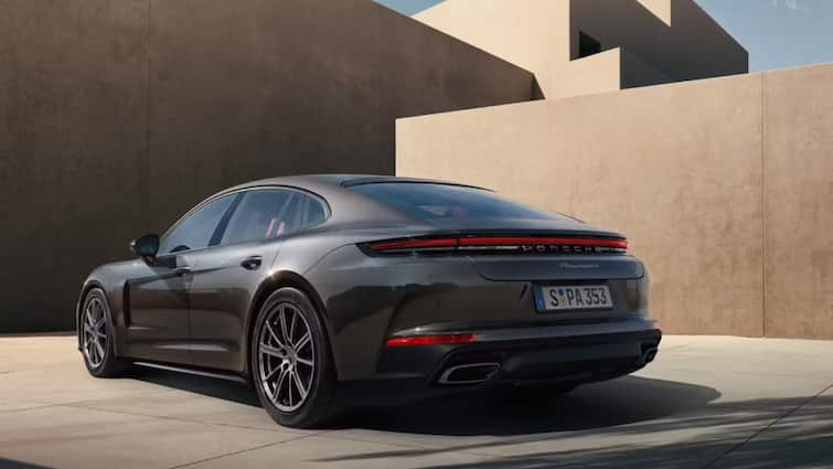 Porsche Panamera gts luxury car launched in india with a top speed of 302 km know the price and features details here Porsche Panamera GTS: 302 किमी की टॉप स्पीड के साथ आ गई पोर्शे की नई कार, जानें कितनी है कीमत