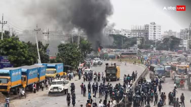 Bangladesh Violence Intensifies Over 300 Indians Return Home Why Students Are Protesting வங்க தேசத்தில் வன்முறையால் 100க்கும் மேற்பட்டோர் மரணம்; தாயகம் திரும்பும் இந்தியர்கள்: என்ன நடக்கிறது?