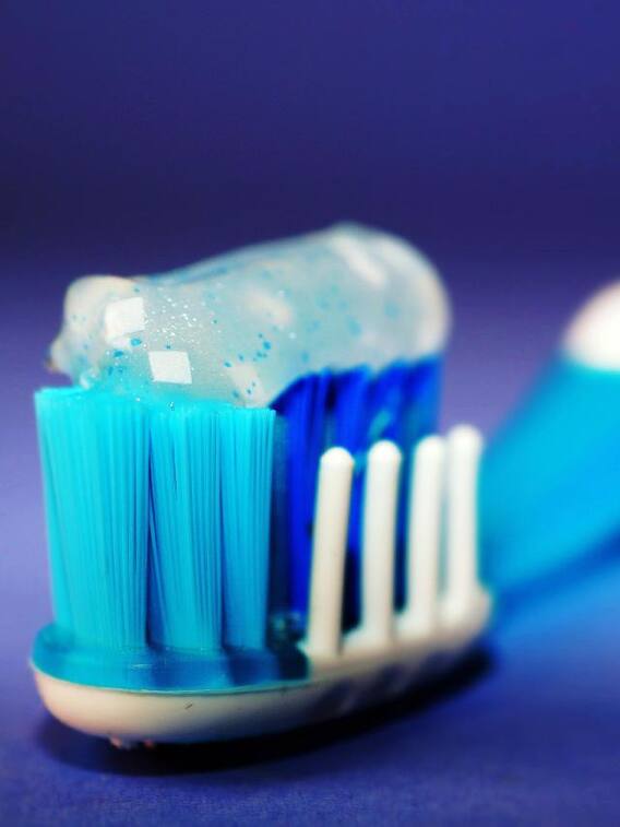 ब्रश करने के बाद भी मुंह से बदबू आए तो क्या करें