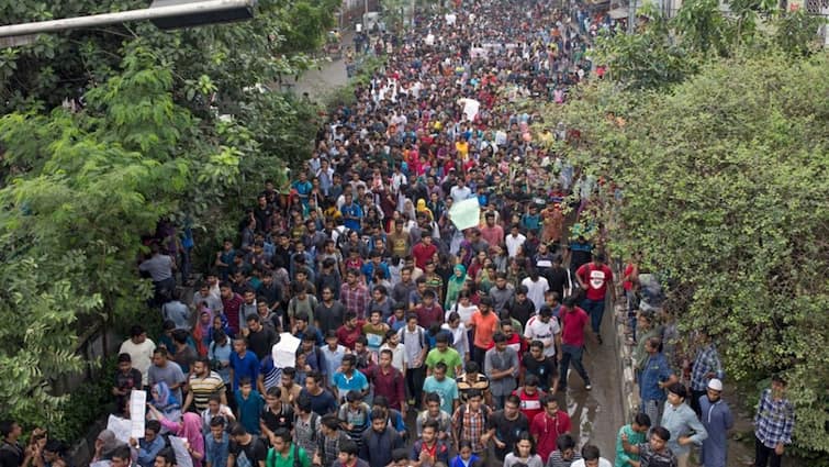 Bangladesh Protest job quota system MEA India 778 Students Return Bangladesh Protests: Nearly 1,000 Indian Students Return Home, Over 4,000 More Being Assisted, MEA Says