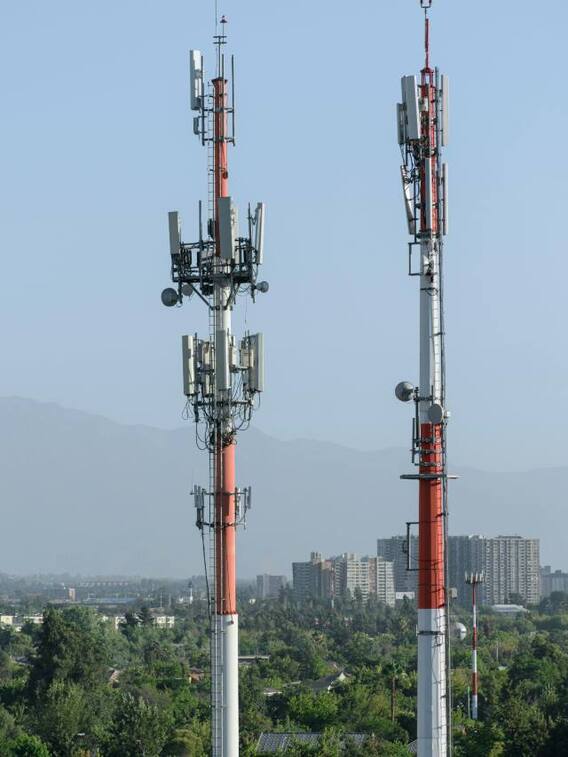 कभी सोचा है आखिर कैसे चलता है इंटरनेट?