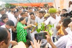 कभी स्कूटी पर तो कभी बारिश में छाता लगाकर...राजस्थान की पूर्व CM वसुंधरा राजे ने जानी लोगों की पीड़ा, देखें तस्वीरें