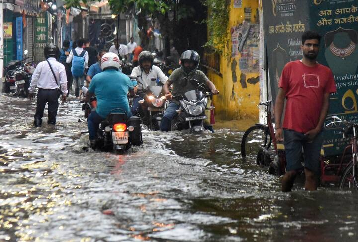 વરસાદમાં બાઇક પરની બ્રેક યોગ્ય રીતે કામ કરે તે ખૂબ જ જરૂરી છે. આવી સ્થિતિમાં, બાઇકની બ્રેક્સ નિયમિતપણે તપાસવી જોઈએ. આમ કરવાથી બ્રેક સારી રીતે કામ કરશે અને વરસાદની મોસમમાં કોઈ અવાજ નહીં કરે. તે જ સમયે, જો તમને બ્રેકમાં સહેજ પણ સમસ્યા દેખાય, તો સમય બગાડ્યા વિના બાઇકને મિકેનિક પાસે લઈ જાઓ.