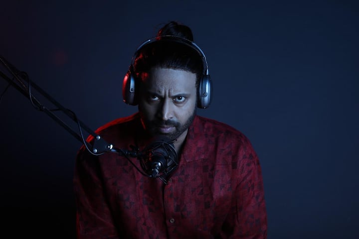 సుమంత్ కథానాయకుడిగా యువ దర్శకుడు ప్రశాంత్ తెరకెక్కించిన సినిమా 'అహం రీబూట్'. ఈ చిత్రాన్ని రఘువీర్ ప్రొడ్యూస్ చేశారు. జూలై 1న హండ్రెడ్ పర్సెంట్ తెలుగు ఓటీటీ వేదిక ఆహా వీడియోలో డైరెక్టుగా రిలీజ్ అయ్యింది.