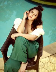 38 साल की ये टीवी एक्ट्रेस जैसे ही पोस्ट करती है तस्वीर, फैंस हो जाते हैं बेकाबू, आपने देखीं क्या?