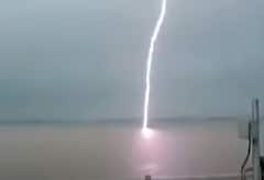 Jamnagar: જામજોધપુર તાલુકાના ફુલઝર ડેમમાં વીજળી પડવાના લાઈવ દ્રશ્યો, જુઓ VIDEO 