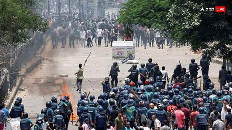 Bangladesh Job quota protests 105 people dead PM Sheikh Hasina impose a curfew across the country and deploy the army Bangladesh Protests: बांग्लादेश में हिंसा की आग में जलीं 105 जिंदगी, पूरे देश में लगा कर्फ्यू, PM शेख हसीना ने उठाया ये बड़ा कदम