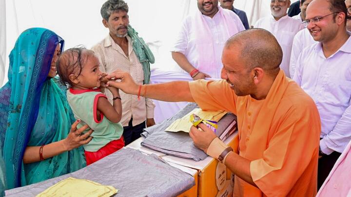 लोकसभा चुनाव में बीजेपी की कम सीटें आने को लेकर जनता का कहना है कि मोदी जी और योगी जी को फ्री हैंड छोड़ देना चाहिए. लोगों का कहना है कि यूपी में कम सीटें आने के पीछे का कारण ये है कि विपक्ष ने आरक्षण खत्म करने का प्रोपेगेंडा फैलाया और दूसरा कि योगी जी को हटा दिया जाएगा. उन्होंने कहा कि न मोदी पर न योगी पर, किसी पर कोई आरोप नहीं लगे हैं. पहले के नेताओं के बारे में हर कोई जानता है.