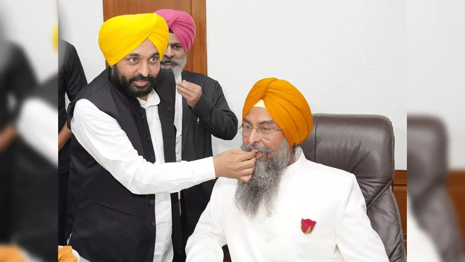 Reconciliation between CM Bhagwant Mann and Speaker Sandhwan CM Vs Speaker: CM ਭਗਵੰਤ ਮਾਨ ਤੇ ਸਪੀਕਰ ਸੰਧਵਾ ਵਿਚਾਲੇ ਰੇੜਕਾ ਹੋਇਆ ਦੂਰ, ਕੀ ਹੁਣ ਨਹੀਂ ਹੋਵੇਗਾ ਮੁੱਖ ਮੰਤਰੀ ਦੀ ਕੁਰਸੀ ਨੂੰ ਖ਼ਤਰਾ ? 