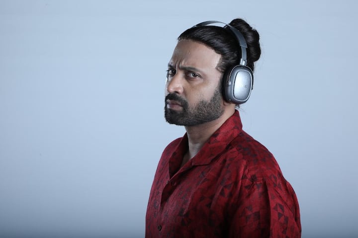 'అహం రీబూట్'లో ఆర్జే నిలయ్ పాత్రలో సుమంత్ నటించారు. ఆయన కెరీర్‌లో ఈ తరహా క్యారెక్టర్ గానీ, సింగిల్ రోల్ సినిమా గానీ ఇప్పటి వరకు చేయలేదు. దాంతో ఈ సినిమా ఆయనకు ప్రత్యేకమని చెప్పాలి. పైగా, ఇటువంటి ప్రయోగాత్మక సినిమాకు ఇంతటి ఆదరణ లభించడం విశేషమే కదా! ఇటువంటి నంబర్స్ రావడం సూపర్ సక్సెస్ అని చెప్పాలి. 